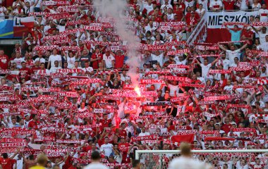 Marseille, Fransa - 21 Haziran 2016: Lehçe hayran Uefa Euro 2016 oyun Ukrayna v Stade Velodrome Marseille adlı Polonya sırasında verdikleri desteği göstermek. Polonya 1-0 kazandı