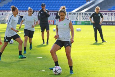 Kiev, Ukrayna - 23 Mayıs 2018: Anna Blasse Vfl Wolfsburg Olympique Lyonnais V.Lobanovskiy Stadyumu'nda karşı Uefa Kadınlar Şampiyonlar Ligi Final 2018 oyun öncesi eğitim oturumu sırasında eylem