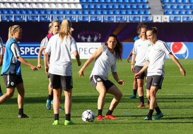 Kiev, Ukrayna - 23 Mayıs 2018: Vfl Wolfsburg oyuncular eğitimden önce Olympique Lyonnais Valeriy Lobanovskiy Stadyumu'nda karşı Uefa Kadınlar Şampiyonlar Ligi Final 2018 oyun sırasında eylem 
