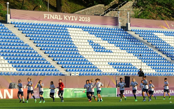 Kyiv Ukraine Maio 2018 Jogadores Olympique Lyonnais Correm Campo Durante — Fotografia de Stock