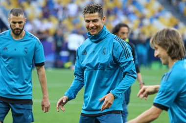 Kiev, Ukrayna - 25 Mayıs 2018: Cristiano Ronaldo Real Madrid gülücükler Kiev Milli Güvenlik Olimpiyskiy stadyum Liverpool maçında Uefa Şampiyonlar Ligi Final 2018 önce eğitim oturumu sırasında