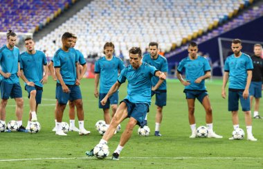 Kiev, Ukrayna - 25 Mayıs 2018: Cristiano Ronaldo Real Madrid Uefa Şampiyonlar Ligi Final 2018 oyun Liverpool Kiev Milli Güvenlik Olimpiyskiy Stadyumu'nda karşı daha önce eğitim oturumu sırasında eylem