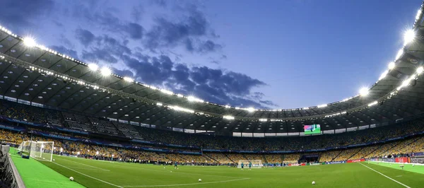 Kiev, Ukrayna - 25 Mayıs 2018: Panoramik Kiev Milli Güvenlik Olimpiyskiy stadyumda Liverpool maçında Uefa Şampiyonlar Ligi Final 2018 önce Real Madrid eğitim oturumu sırasında