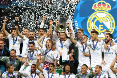 Kiev, Ukrayna - 26 Mayıs 2018: Uefa Şampiyonlar Ligi 2018 onların kazandıktan sonra Kiev, Ukrayna Milli Güvenlik Olimpiyskiy Stadyumu'nda Liverpool son maçında Real Madrid oyuncuları kutlamak