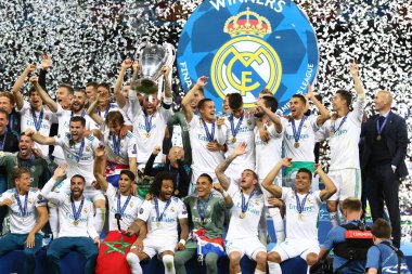 Kiev, Ukrayna - 26 Mayıs 2018: Uefa Şampiyonlar Ligi 2018 onların kazandıktan sonra Kiev, Ukrayna Milli Güvenlik Olimpiyskiy Stadyumu'nda Liverpool son maçında Real Madrid oyuncuları kutlamak