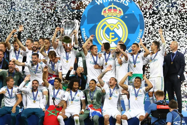 Kiev, Ukrayna - 26 Mayıs 2018: Uefa Şampiyonlar Ligi 2018 onların kazandıktan sonra Kiev, Ukrayna Milli Güvenlik Olimpiyskiy Stadyumu'nda Liverpool son maçında Real Madrid oyuncuları kutlamak