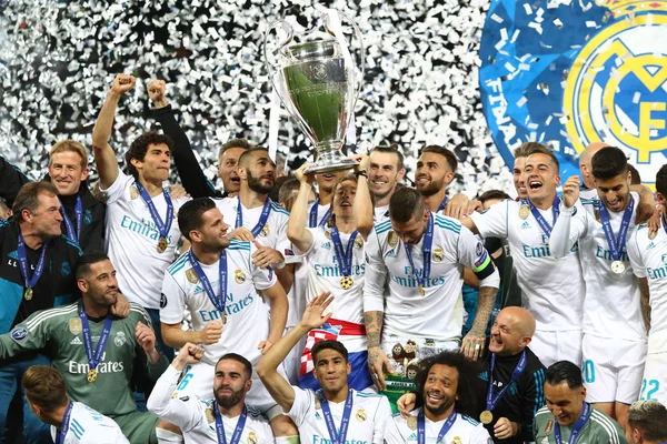 Kiev, Ukrayna - 26 Mayıs 2018: Uefa Şampiyonlar Ligi 2018 onların kazandıktan sonra Kiev, Ukrayna Milli Güvenlik Olimpiyskiy Stadyumu'nda Liverpool son maçında Real Madrid oyuncuları kutlamak