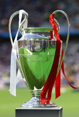 Kiev, Ukrayna - 26 Mayıs 2018: Daha önce final maçında Real Madrid ve Liverpool Milli Güvenlik Olimpiyskiy Stadı Kiev, Ukrayna arasında Uefa Şampiyonlar Laegue kupa (bardak) sunar. Fenerbahçe 3-1 kazandı