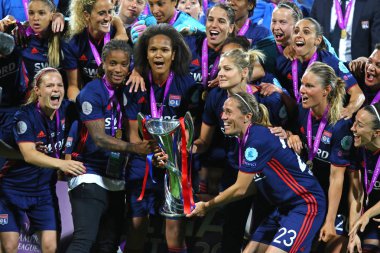 KYIV, UKRAINE - 24 Mayıs 2018: Olympique Lyonnais oyuncuları, Valeriy Lobanovskiy Stadyumu 'nda oynanan VFL Wolfsburg maçından sonra UEFA Şampiyonlar Ligi finalini kazandılar.
