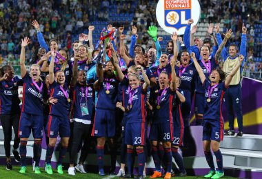KYIV, UKRAINE - 24 Mayıs 2018: Olympique Lyonnais oyuncuları, Valeriy Lobanovskiy Stadyumu 'nda oynanan VFL Wolfsburg maçından sonra UEFA Şampiyonlar Ligi finalini kazandılar.