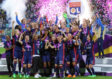 KYIV, UKRAINE - 24 Mayıs 2018: Olympique Lyonnais oyuncuları, Valeriy Lobanovskiy Stadyumu 'nda oynanan VFL Wolfsburg maçından sonra UEFA Şampiyonlar Ligi finalini kazandılar.