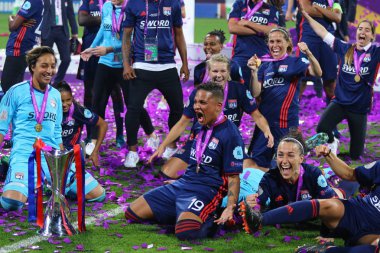 KYIV, UKRAINE - 24 Mayıs 2018: Olympique Lyonnais oyuncuları, Valeriy Lobanovskiy Stadyumu 'nda oynanan VFL Wolfsburg maçından sonra UEFA Şampiyonlar Ligi finalini kazandılar.