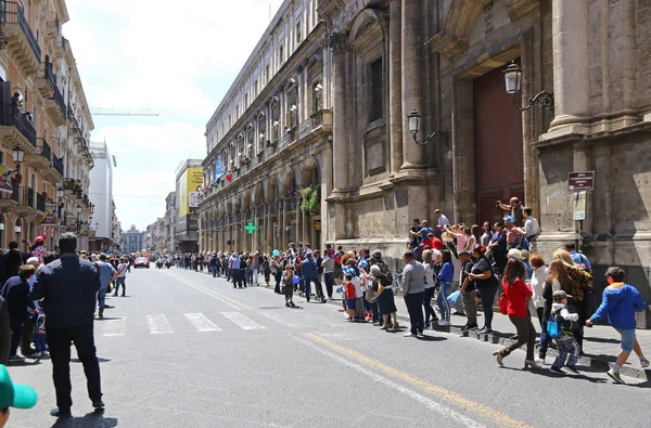 Catania Italy May 2018 Crowds People Etnea Street Catania City — Stock Photo, Image