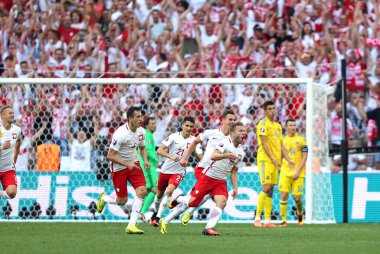 Marseille, Fransa - 21 Haziran 2016: Jakub Blaszczykowski Polonya (#16) karşı Ukrayna Stade Velodrome Marsilya, Fransa, Uefa Euro 2016 oyun sırasında bir gol attı sonra tepki verir. Polonya 1-0 kazandı
