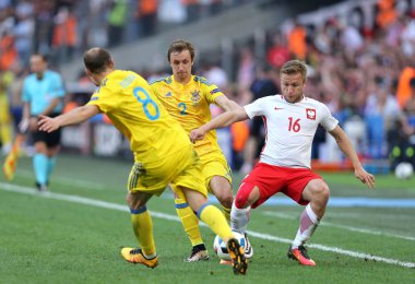 Marseille, Fransa - 21 Haziran 2016: Roma Zozulya ve Jakub Blaszczykowski Stade Velodrome Marseille onların Uefa Euro 2016 oyun sırasında Polonya ile bir top Ukrayna mücadelenin Bohdan Butko