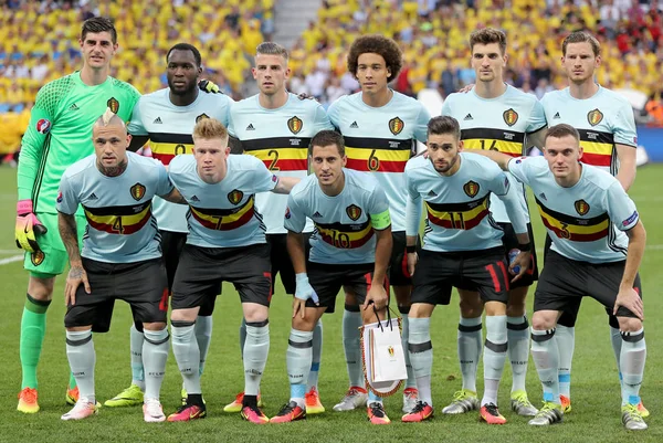 2016年6月22日 比利时国家队球员在欧足联2016对阵瑞典的欧洲足球赛前摆出一张合影 — 图库照片