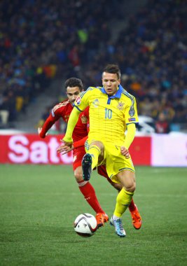 Kiev, Ukrayna - 12 Ekim 2015: Yevhen Konoplyanka İspanya Kiev Nsk Olimpiyskyi Stadyumu'nda karşı Uefa Euro 2016 yeterlik oyun sırasında Ukrayna saldırıların
