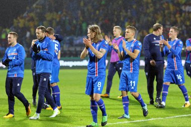 Reykjavik, İzlanda - 5 Eylül 2017: Oyuncular İzlanda Milli Futbol Takımı teşekkür hayranları FIFA Dünya Kupası eleme maçında Ukrayna Reykjavik, İzlanda'daki Laugardalsvollur Stadyumu'nda 2018 sonra