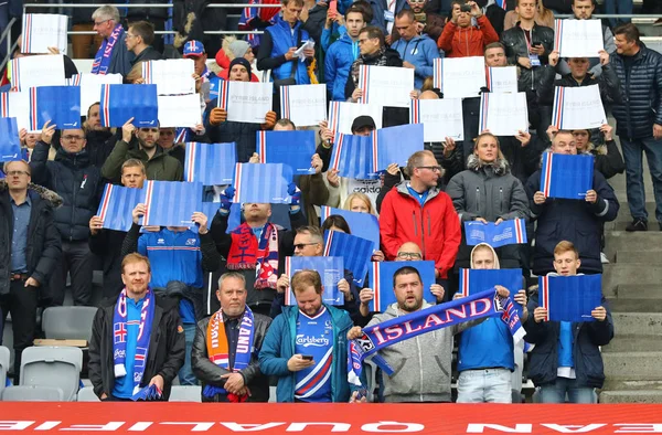 レイキャビク アイスランド 2017 アイスランド代表サポーターの支持を示す Fifa ワールド カップ 2018 中予選レイキャビクの Laugardalsvollur — ストック写真