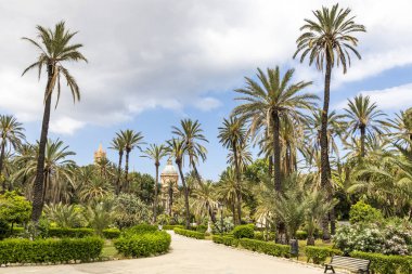 Villa Bonanno, Palermo Merkezi Şehir, Sicilya, İtalya Genel Bahçe. Palermo, Pietro Bonanno Belediye Başkanı sonra adında. Kule Arcidiocesi di Palermo Katedrali ve arka plan üzerinde