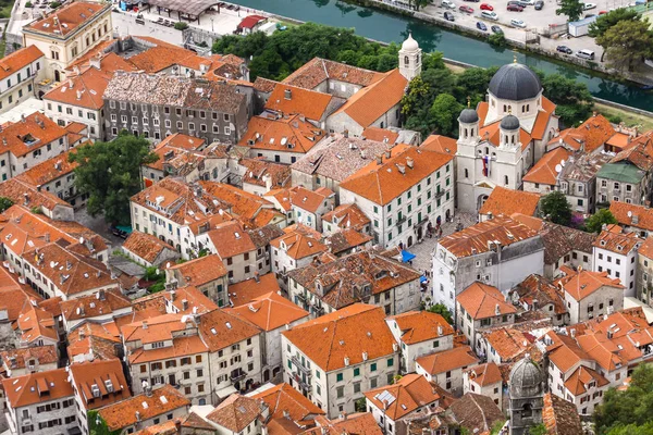 Drohnenaufnahme Der Ziegeldächer Von Häusern Der Altstadt Von Kotor Montenegro — Stockfoto