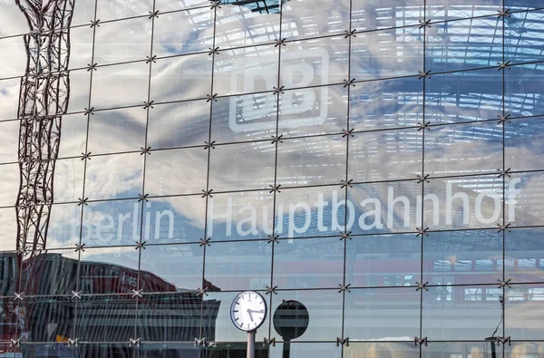 Berlin Tyskland September 2017 Närbild Fasad Berlins Centralstation Berlin Hauptbahnhof — Stockfoto