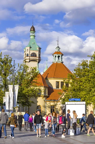 索波特 2015年7月31日 Balneology 学院和老灯塔 的历史大厦在波兰的索波特城市 — 图库照片