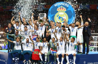 Kiev, Ukrayna - 26 Mayıs 2018: Uefa Şampiyonlar Ligi 2018 onların kazandıktan sonra Kiev, Ukrayna Milli Güvenlik Olimpiyskiy Stadyumu'nda Liverpool son maçında Real Madrid oyuncuları kutlamak