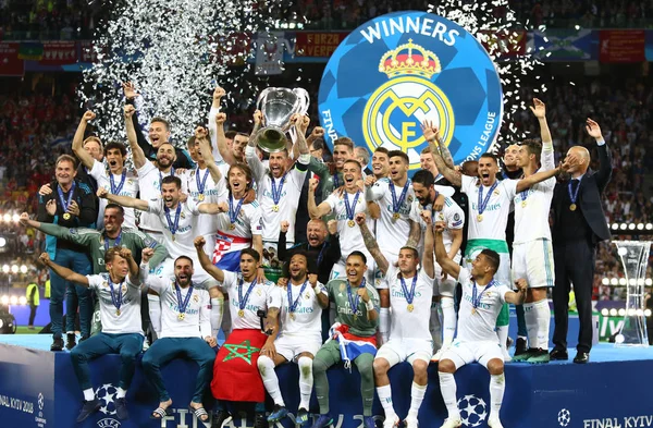 Kiev, Ukrayna - 26 Mayıs 2018: Uefa Şampiyonlar Ligi 2018 onların kazandıktan sonra Kiev, Ukrayna Milli Güvenlik Olimpiyskiy Stadyumu'nda Liverpool son maçında Real Madrid oyuncuları kutlamak