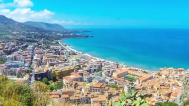 Cefalu eski şehir, Sicilya, İtalya'nın panoramik havadan görünümü. Cefalu bölgedeki turistik konumlar biridir. Rocca di Cefalu güzel manzara. Zaman atlamalı