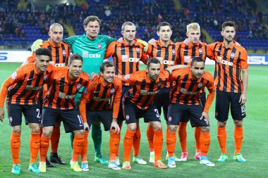 Kharkiv, Ukrayna - 17 Mayıs 2017: Fc Shakhtar Donetsk oyuncular Fc Dinamo Kiev Osc Metalist Kharkiv stadyum karşı Ukrayna Kupası Final maçından önce bir grup fotoğrafı için poz