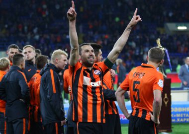 Kharkiv, Ukrayna - 17 Mayıs 2017: Dario Srna Fc Shakhtar Donetsk, Ukrayna 2017 Kupası kazandıktan sonra tepki verir. Shakhtar 1-0 Dinamo Kiev Osc Metalist Stadyumu'nda karşı son oyunda kazandı