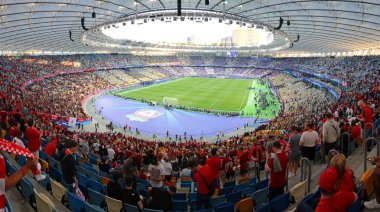 Kiev, Ukrayna - 26 Mayıs 2018: Panoramik tribün Kiev Milli Güvenlik Olimpiyskiy stadyumda Liverpool taraftarları ile Uefa Şampiyonlar Ligi Final 2018 oyun Real Madrid v sırasında Liverpool kalabalık