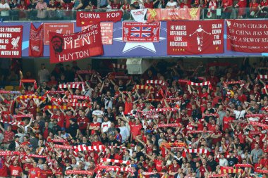 Kiev, Ukrayna - 26 Mayıs 2018: Liverpool taraftarları desteklerini Uefa Şampiyonlar Ligi Final 2018 sırasında oyun Kiev Milli Güvenlik Olimpiyskiy stadyum Real Madrid karşısında göstermek. Fenerbahçe 3-1 kazandı