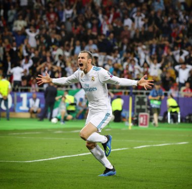 Kiev, Ukrayna - 26 Mayıs 2018: Gareth Bale Real Madrid Liverpool Kiev Milli Güvenlik Olimpiyskiy Stadyumu'nda karşı Uefa Şampiyonlar Ligi Final 2018 oyun sırasında bir gol attı sonra kutluyor