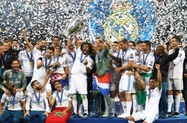 Kiev, Ukrayna - 26 Mayıs 2018: Uefa Şampiyonlar Ligi 2018 onların kazandıktan sonra Kiev, Ukrayna Milli Güvenlik Olimpiyskiy Stadyumu'nda Liverpool son maçında Real Madrid oyuncuları kutlamak