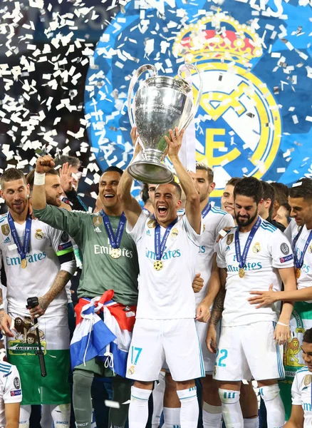 Kiev, Ukrayna - 26 Mayıs 2018: Uefa Şampiyonlar Ligi 2018 onların kazandıktan sonra Kiev, Ukrayna Milli Güvenlik Olimpiyskiy Stadyumu'nda Liverpool son maçında Real Madrid oyuncuları kutlamak