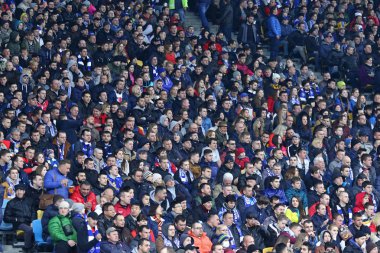 Kiev, Ukrayna - 21 Nisan 2017: Kiev Milli Güvenlik Olimpiyskyi stadyumda sırasında Ukrayna Premier Ligi oyun Fc Dinamo Kiev vs Shakhtar Donetsk, kalabalık tribün