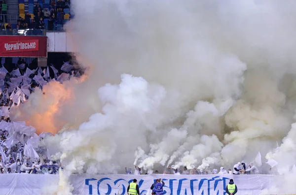 Κίεβο Ουκρανία Απριλίου 2017 Ντιναμό Κιέβου Ultra Οπαδοί Ultras Εκτελεί — Φωτογραφία Αρχείου