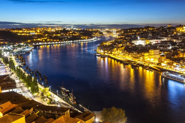 Panoramatické Vzdušné Večerní Pohled Města Porto Řeku Douro Portugalsko — Stock fotografie