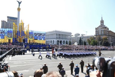 Kiev, Ukrayna - 24 Ağustos 2018: Ukrayna deniz Kiev Ukrayna Bağımsızlık günü adanmış, askeri geçit töreninde katılmaktadır. Ukrayna 27 bağımsızlık yıldönümünü kutluyor