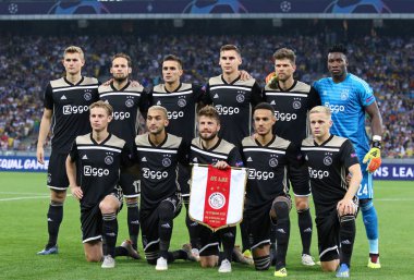 Kiev, Ukrayna - 28 Ağustos 2018: Afc Ajax oyuncular Fc Dinamo Kiev Kiev, Ukrayna Milli Güvenlik Olimpiyskyi Stadyumu'nda karşı Uefa Şampiyonlar Ligi play-off oyun öncesi bir grup fotoğrafı için poz