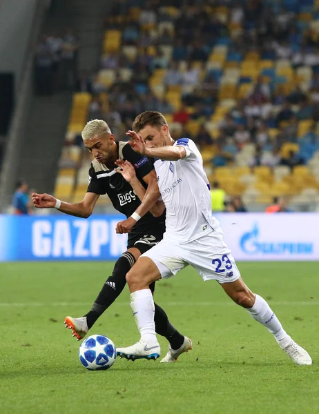 Kyiv Ukraine August 2018 Hakim Ziyech Afc Ajax Fights Ball — Stock Photo, Image