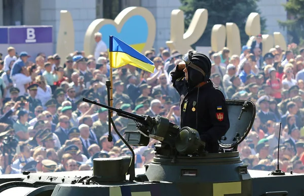 Quiiv Ucrânia Agosto 2018 Soldado Ucraniano Auto Propulsão Passeios Bruxaria — Fotografia de Stock