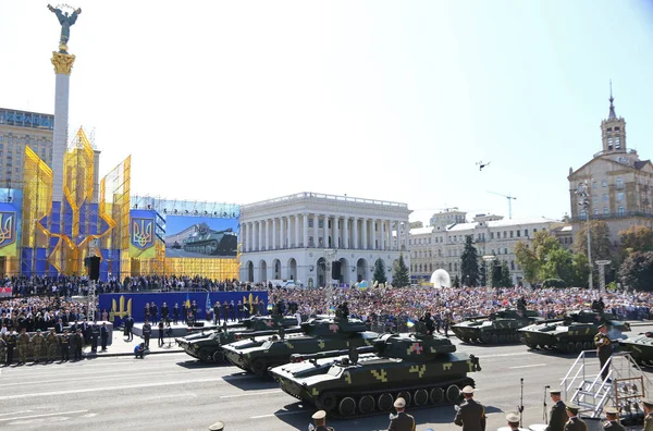 Kijów Ukraina Sierpień 2018 Haubice Samobieżne Jazdy Ulicy Chreszczatyk Śródmieściu — Zdjęcie stockowe