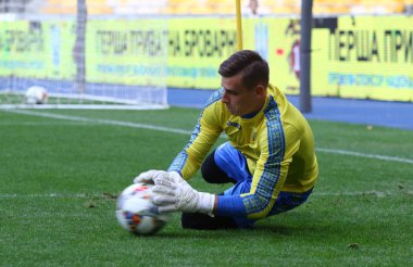 Kiev, Ukrayna - 4 Eylül 2018: Kaleci, Ukrayna milli futbol takımı Andriy Lunin Kiev, Ukrayna Milli Güvenlik Olimpiyskyi Stadyumu'nda açık eğitim oturumu sırasında eylem