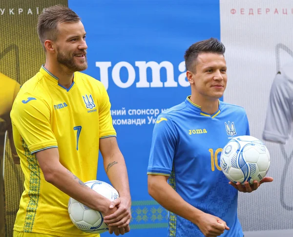 キエフ ウクライナ 2018 アンドリー ヤルモレンコとイェウヘン コノプリャーンカ Nsc Olimpiyskyi キエフ ウクライナのウクライナの国民のサッカーのチームの新しい — ストック写真