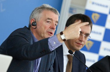 Boryspil, Ukrayna - 23 Mart 2018: Ryanair'ın yönetim kurulu başkanı Michael O'Leary yapar bir konuşma Ryanair resmi basın toplantısında-Kiev Boryspil Havalimanı Ukrayna pazara giriş için adanmış