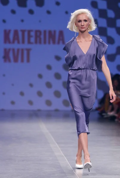 Kiev Ukraina September 2018 Modell Presenterar Skapelse Designern Katerina Kvit — Stockfoto