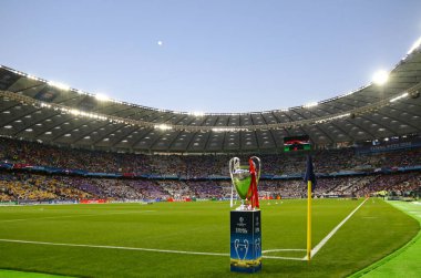 Kiev, Ukrayna - 26 Mayıs 2018: Önce Ucl son oyun Real Madrid v Kiev, Ukrayna Milli Güvenlik Olimpiyskiy Stadyumu'nda Liverpool Uefa Şampiyonlar Ligi Kupa (bardak) sunar. Fenerbahçe 3-1 kazandı